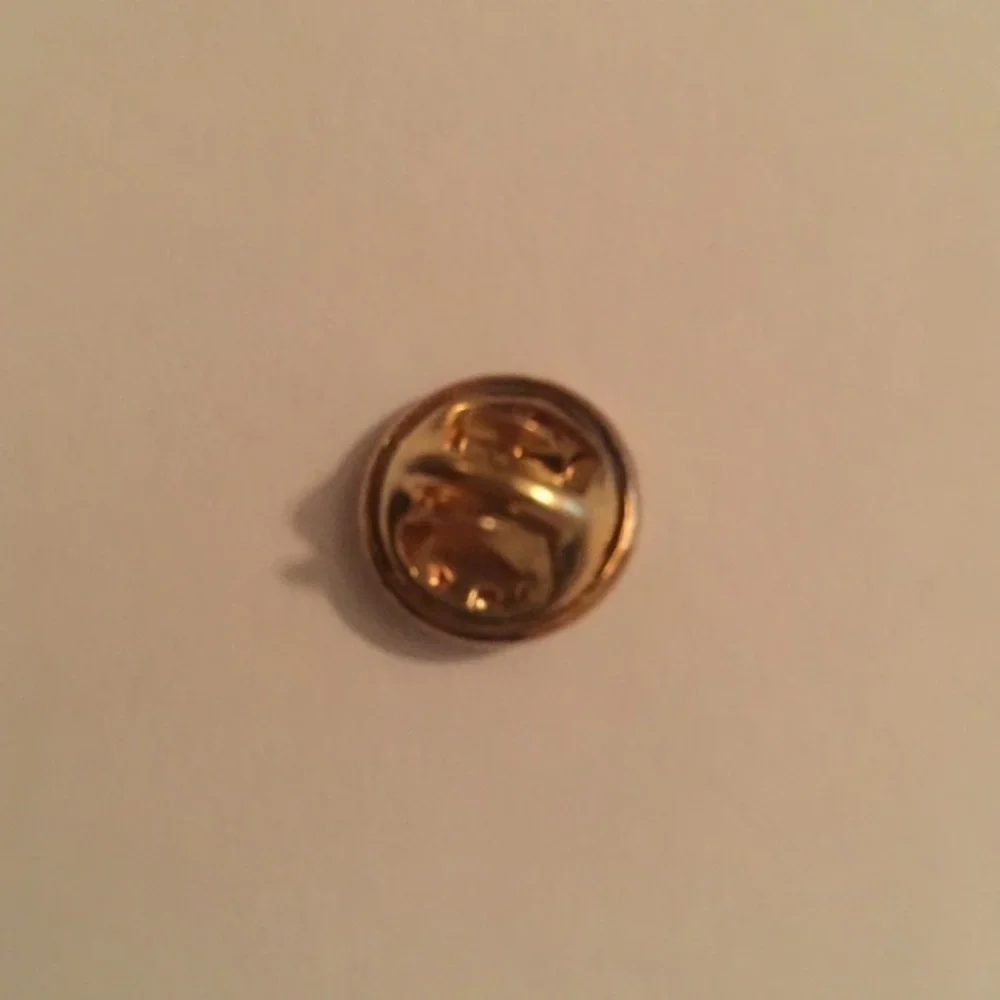 UT pin‎